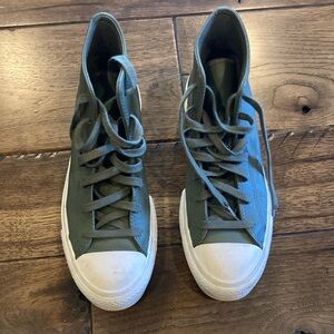 Green all star converse, size 7.5